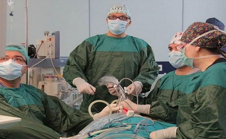 Türk cerrahlar izsiz tiroit ameliyatı gerçekleştirdi