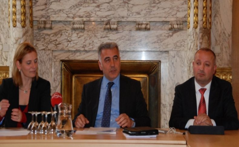Türk kökenli siyasetçiler belediye yönetimindeki görevinden istifa etti