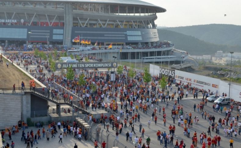 Türk Telekom Arena’ya taraftar akını