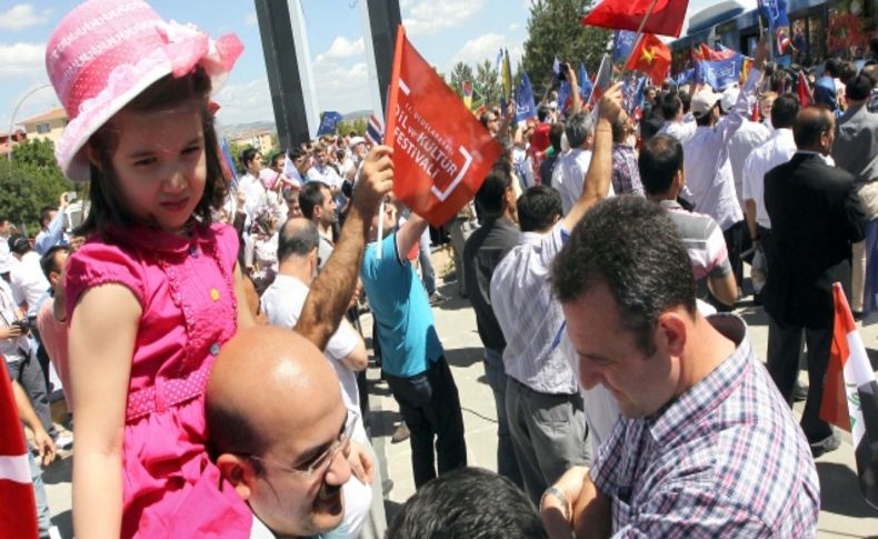 'Türkçenin Çocukları' 10 bin araçlık konvoyla uğurlandı