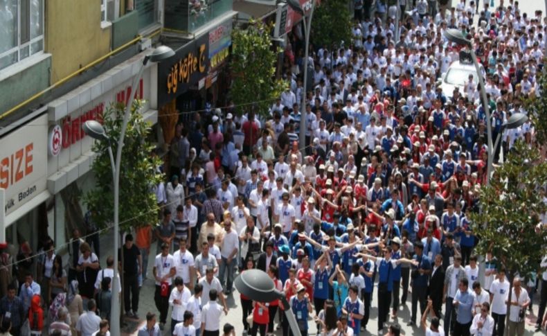 Türkçenin çocukları, Sakarya’da sevgi çemberine alındı