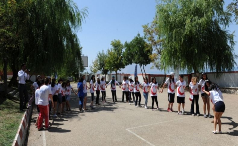 Türkiye'nin çeşitli illerinden yüzlerce öğrenci Van'da kamp yapıyor
