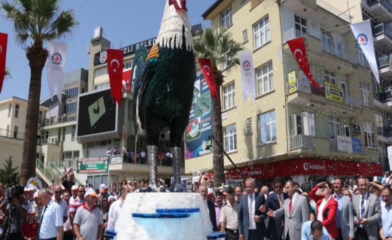 Türkiye’nin en büyük cam heykeli, Denizli’nin simgesi horoz olarak yapıldı