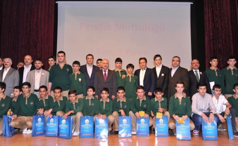 Tuzla Belediye Başkanı Şadi Yazıcı'dan 93 öğrenciye umre sözü