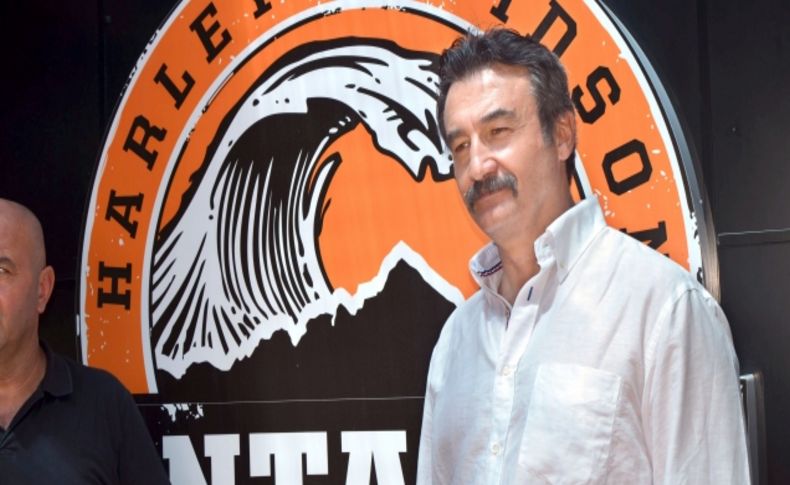 Tüzmen, Antalya'da bir motor mağazasını gezerek deneme sürüşü yaptı