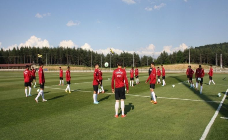 U20 Milli Takımı, Fenerbahçe Topuk Yaylası Tesisleri'nde kampa başladı
