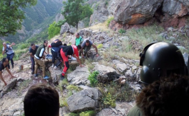 Uçuruma düşen vatandaşı kurtarmak için jandarma seferber oldu