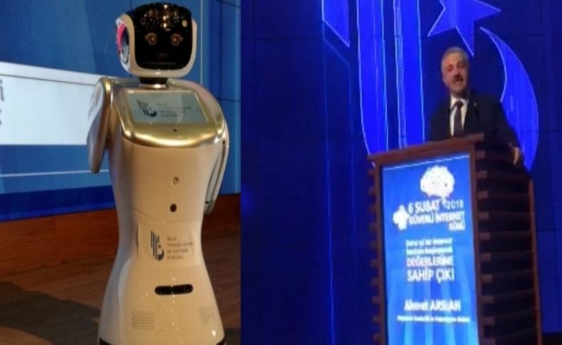 Ulaştırma Bakanı'nın sözünü kesen robot özür diledi