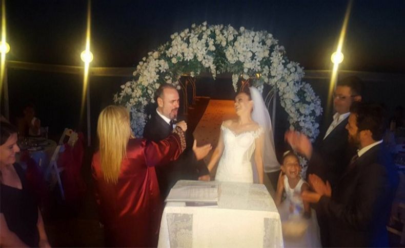 Ünlü tenor Hakan Aysev İzmir'de evlendi