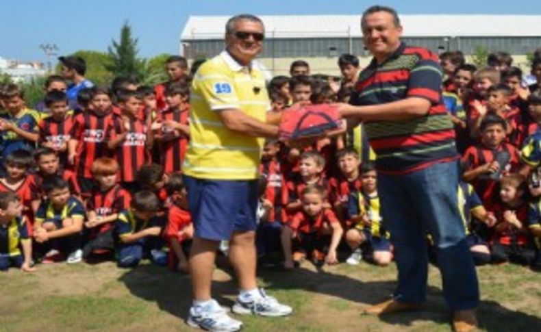 Dikili’de futbol dolu dakikalar nefes kesti