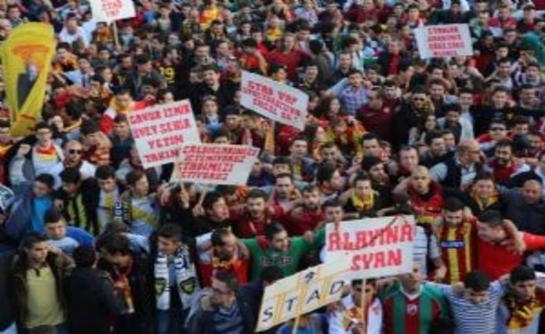 ​İzmirli Taraftarlardan Ortak Stat Protestosu