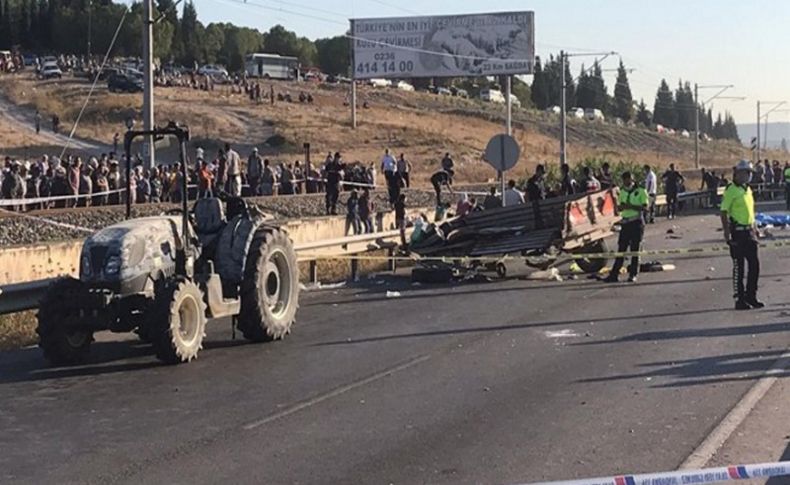 Manisa'da korkunç kaza: 2 ölü 9 yaralı