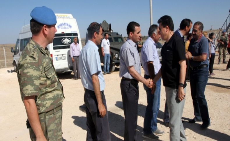 Vali Cengiz, Midyat’ta Suriyeli mülteciler için kurulan çadır kenti ziyaret etti