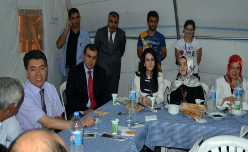 Vali Cengiz, Midyat'taki çadırkentte iftar programına katıldı