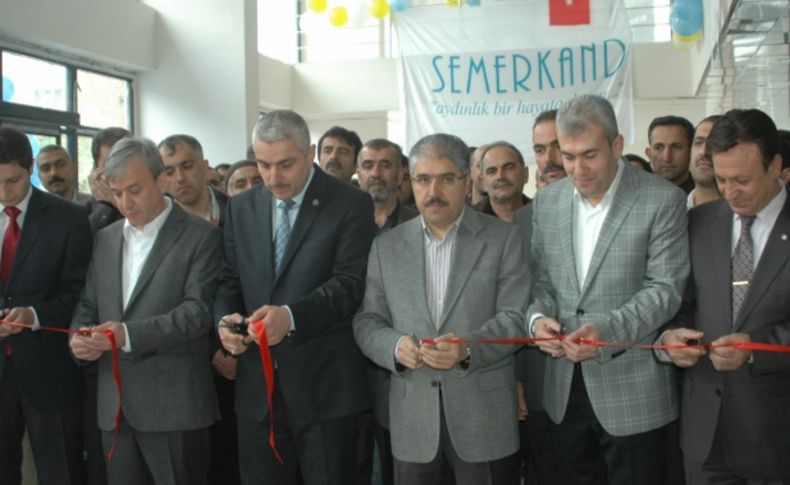 Vali Çınar ve Emniyet Müdürü Durmaz kermese katıldı