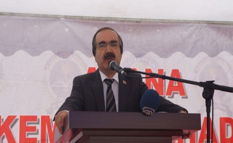 Vali Coş: Bayrağı üzerine dolayarak polise taş atanlar vatansever olamaz!