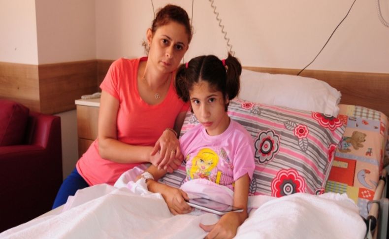 Vali Coş, engelli kıza verdiği tablet sözünü yerine getirdi