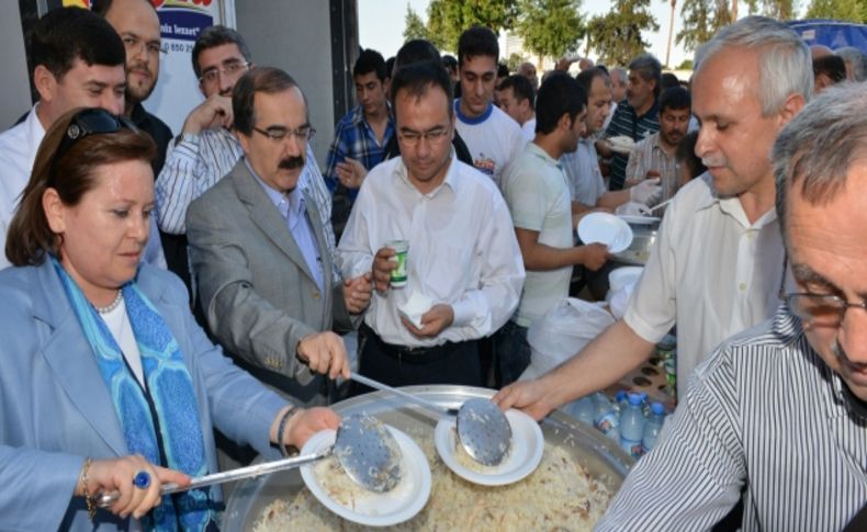 Vali Coş, İmam Hatip Lisesi mezunlarının pilav gününe katıldı