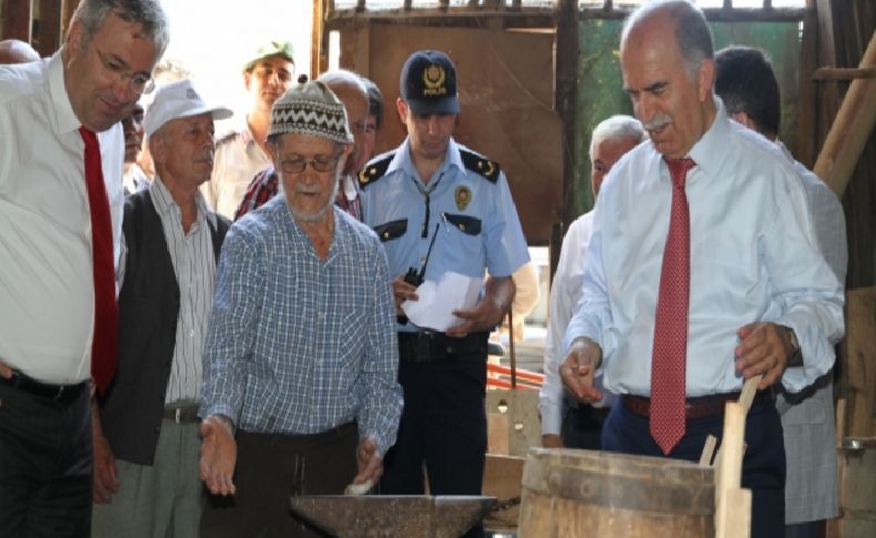 Vali Harput’tan 81 yaşındaki fıçı ustasına destek