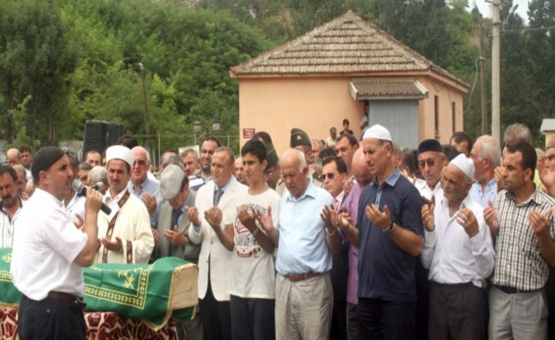 Vali Kızılçık'ın veda yemeğinde kalp krizi geçiren işadamı, toprağa verildi