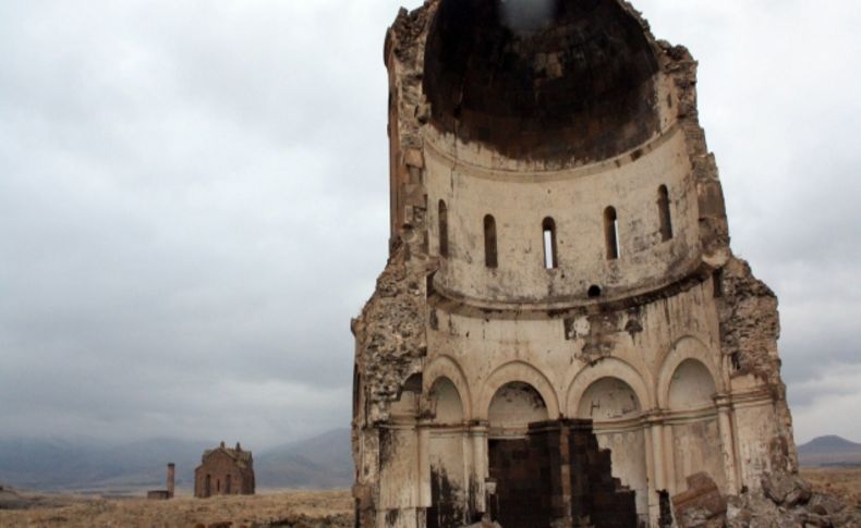 Vali Tepe: Ani Harabeleri'nde, 100 seneye restorasyon bitmez