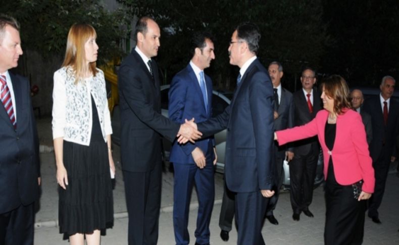 Vali Turhan'dan, tayini çıkan yardımcılarına ve kaymakamlara veda yemeği