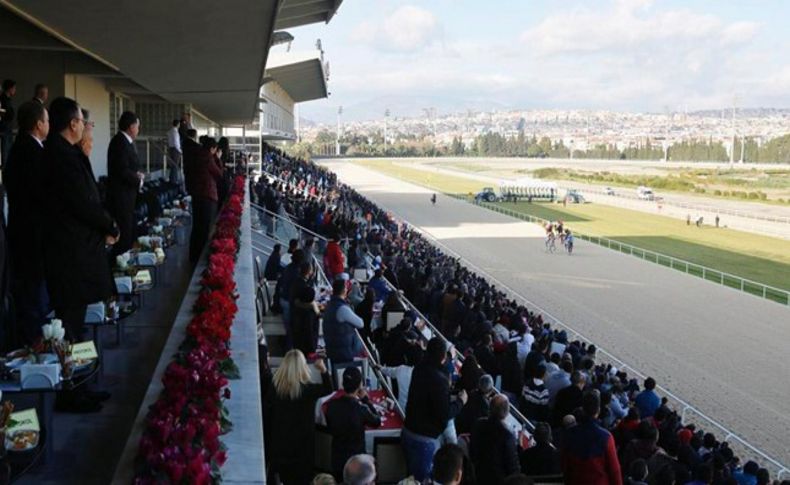 İzmir Vali Koşusunu Bildenhan kazandı