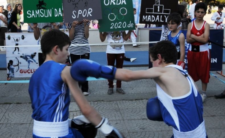 Vatandaşlar hem spor yaptı hemde çeşitli hediyeler kazandı