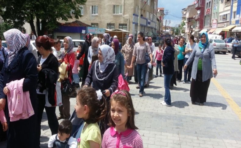 Veliler, ilköğretim okullarının orta okula dönüştürülmesine tepki gösterdi