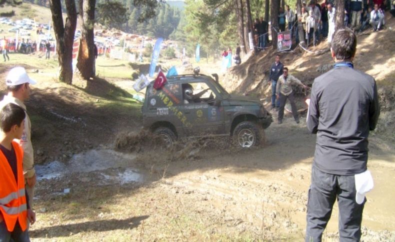 Vezirköprü Of Road yarışlarını Erol Moral ve Ahmet Halis ikilisi kazandı