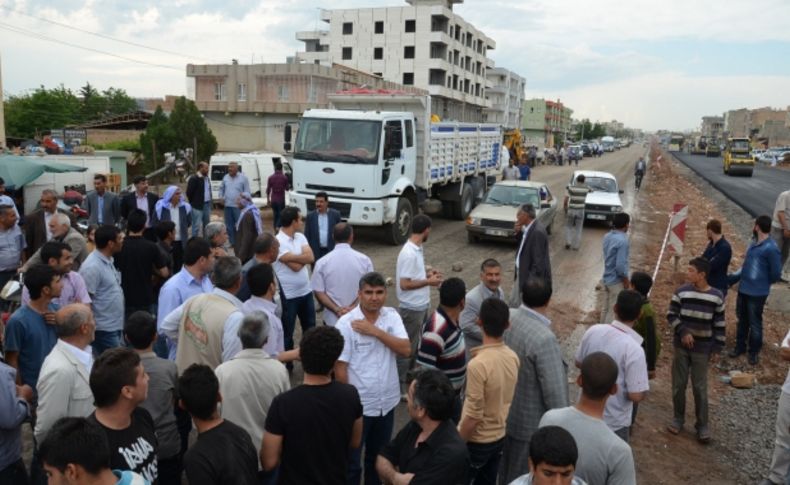 Viranşehir'de kavşak isteyen vatandaşlar yolu kapattı