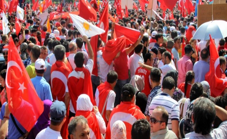 Viyana’da 20 bini aşkın kişi Erdoğan’a destek için yürüdü