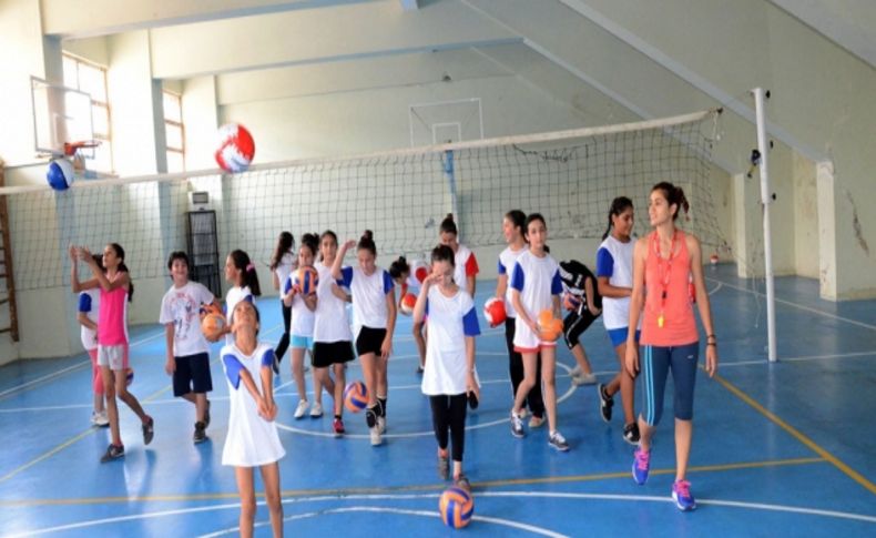 Voleybol il spor okuluna 150 kişi katılıyor