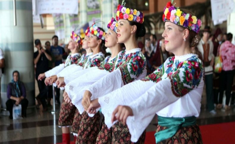 Yabancı dansçılar Anıtkabir’de