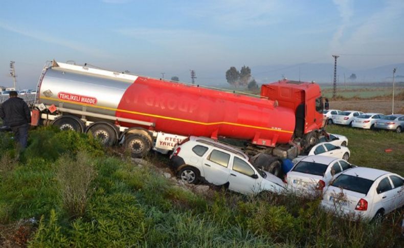 Tanker 6 aracı hurdaya çevirdi