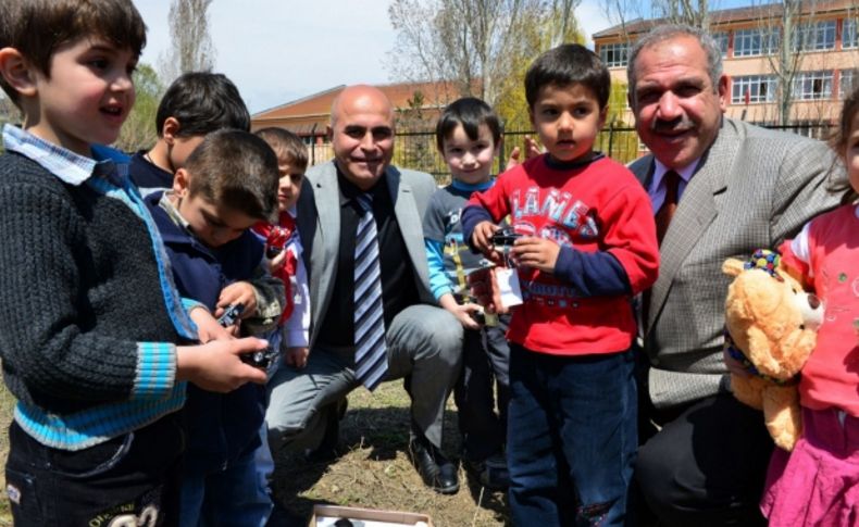 Yakutiye Belediye Başkanı Korkut, okul bahçelerini düzenleme sözü verdi
