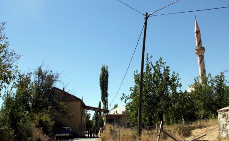 Yan yana olan cami ile cemevi, hoşgörünün merkezi