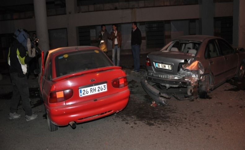 Yaralı sürücü ambulansa konulurken İstiklal Marşı okudu