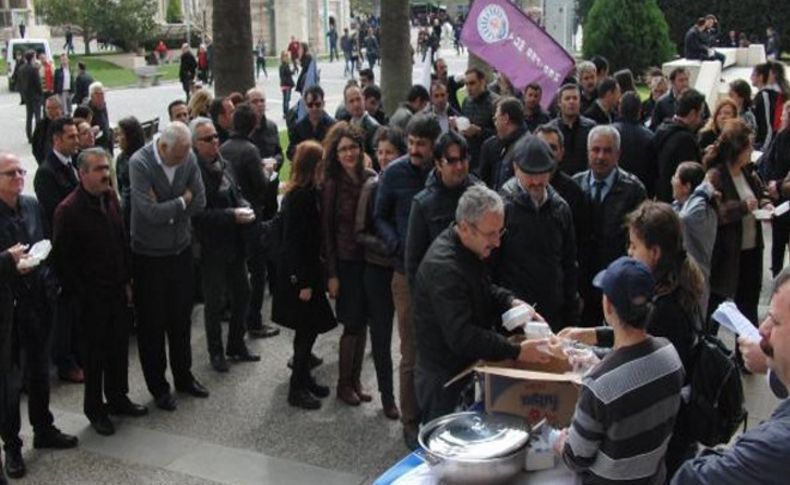 Büyükşehir memurundan yemek yardımı eylemi