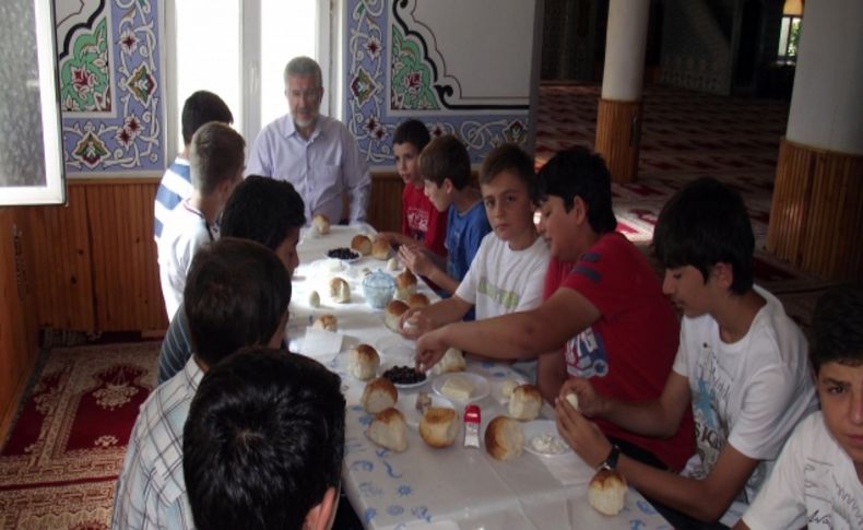 Yaz Kur’an kursu öğrencilerine sabah kahvaltısı