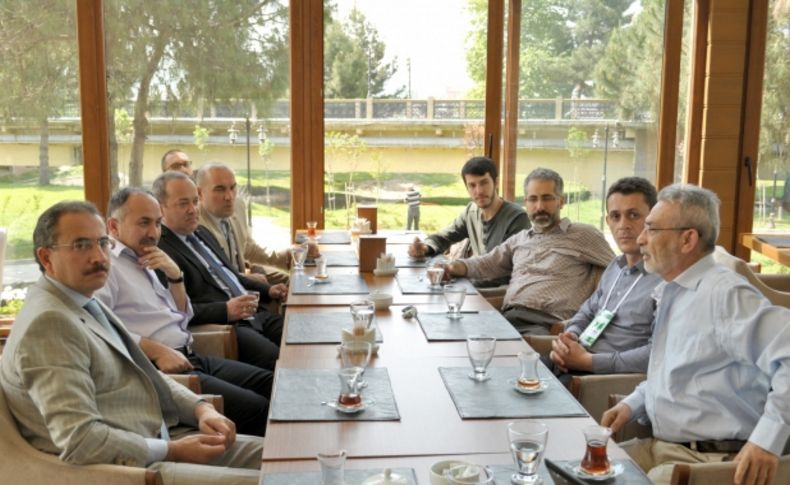 Yazar-Şair İsmet Özel, Çarşamba Kitap Fuarı’nın konuğu oldu