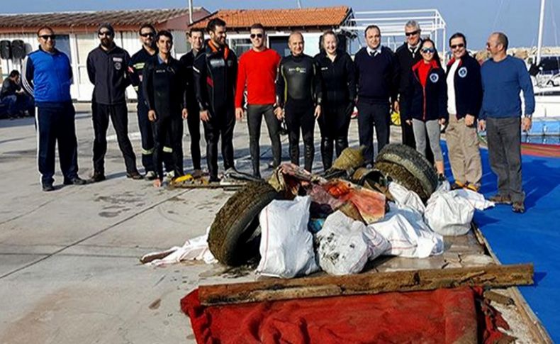 Yelken Yarışları öncesi Çeşme'de deniz dibi temizlendi