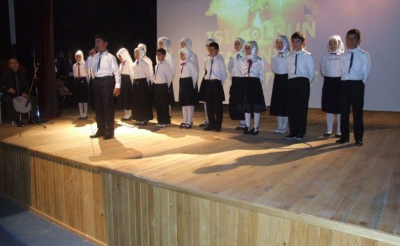 Yerköy’de lise öğrencilerinin hazırladığı Kutlu Doğum programı büyük ilgi gördü