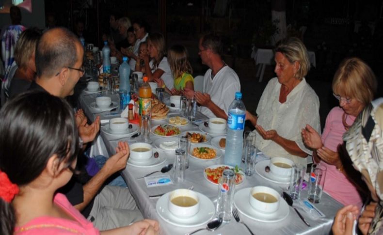 Yerleşik yabancılar, iftarda bir araya gelecek