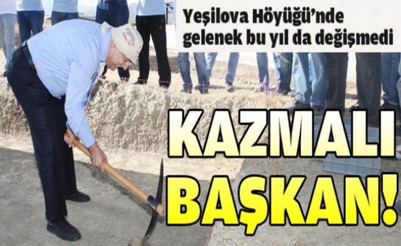 Yeşilova Höyüğü’nde yeni sezonda ilk kazmayı yine Başkan Sındır vurdu