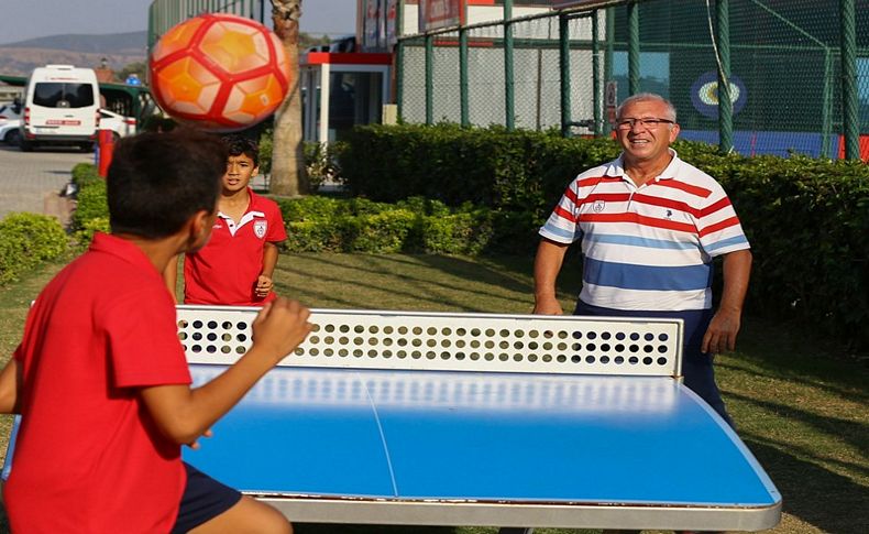 'Yetenekli futbolcuya müfredatta yer açın'