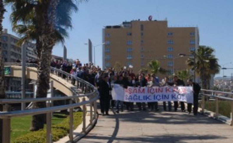 İzmir'de yetersiz beslenen çocular için yürüdüler