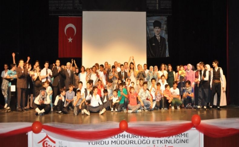 Yetiştirme yurdu öğrencilerinin yılsonu etkinliği renkli gösterilere sahne oldu