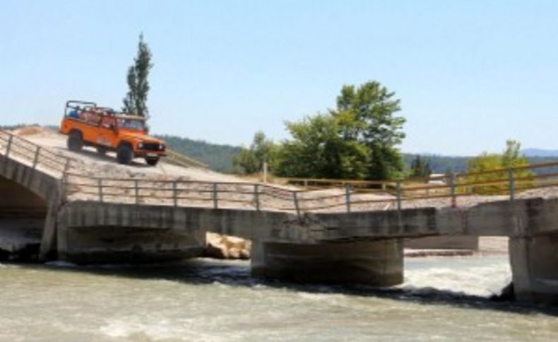 Turistik ilçede tehlikeli eğlence: Ölümüne safari!