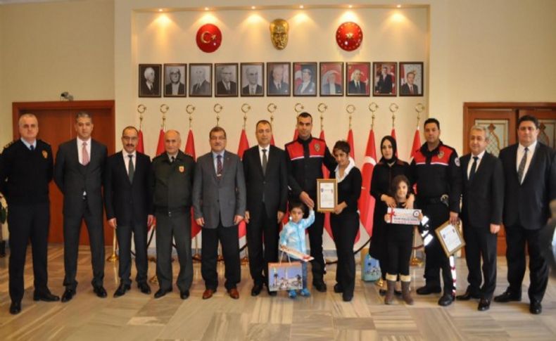 İzmir'de yılın polisleri ödüllendirildi